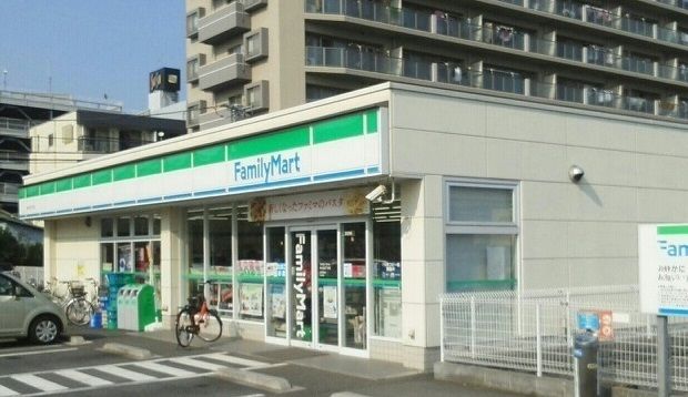 近くのファミマ 東大宮5丁目店まで400m（徒歩5分）