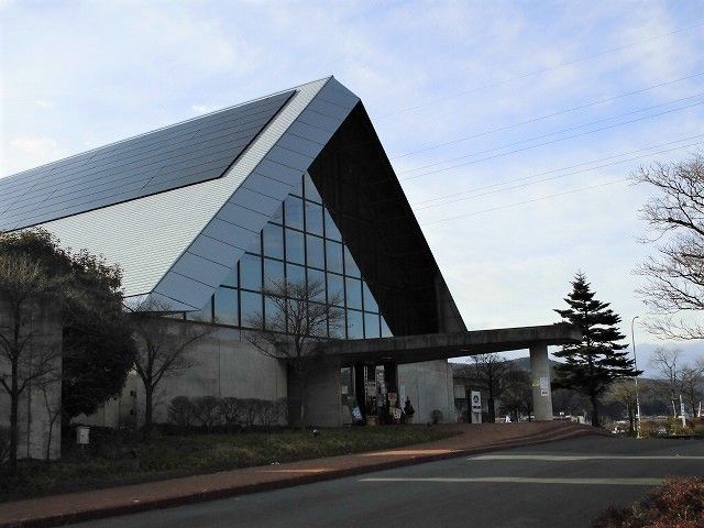 近くのSUWAガラスの里まで700m(徒歩9分)