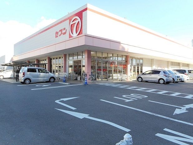 近くのセブン津田店さんまで650m（徒歩9分）