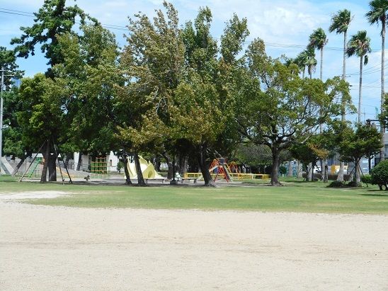 近くの津田公園まで600m（徒歩8分）