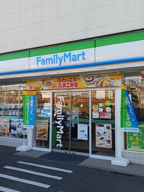 近くのファミリーマートまで437m(徒歩6分)
