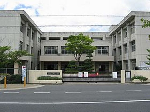 近くの畝傍東小学校様まで750m（徒歩10分）