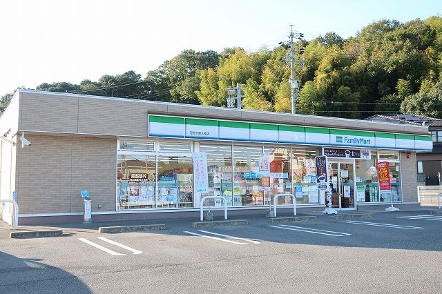 近くのコンビニまで300m（徒歩4分）
