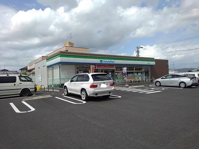 近くのコンビニまで850m（徒歩11分）