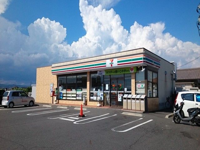 近くのセブンイレブン倉敷連島鶴新田店まで500m（徒歩7分）