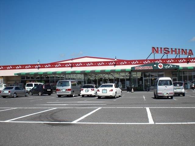 近くのニシナ連島南店まで500m（徒歩7分）