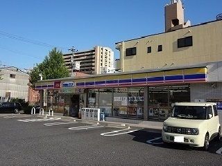 近くのミニストップまで50m（徒歩1分）
