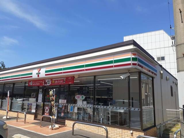 近くのセブンイレブン様まで384m（徒歩5分）