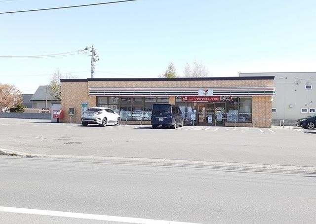 近くのセブンイレブン旭川神楽岡５条店まで600m（徒歩8分）