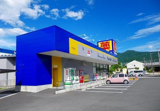 近くのマツモトキヨシ御殿場新橋店まで550m（徒歩7分）