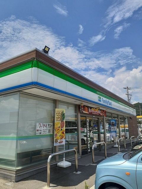 近くのコンビニまで850m（徒歩11分）