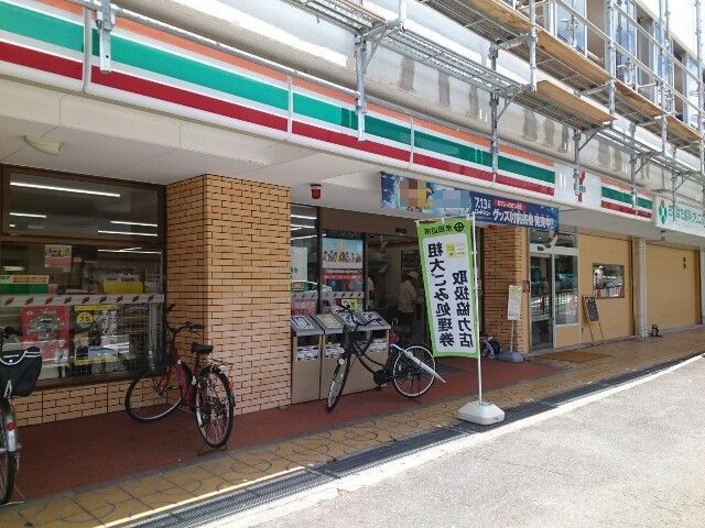 近くのセブンイレブン様まで700m(徒歩9分)