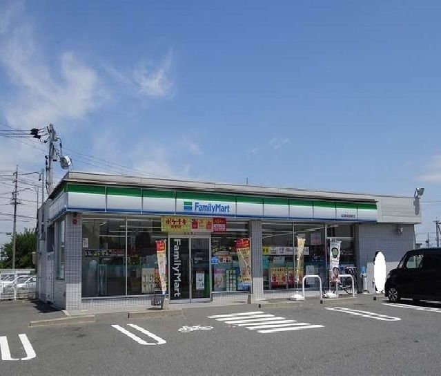 近くのファミリーマート名四桑名長島町まで650m（徒歩9分）