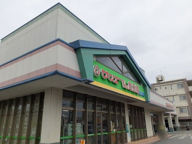 近くのサンエーV21食品館真嘉比店まで165m(徒歩3分)
