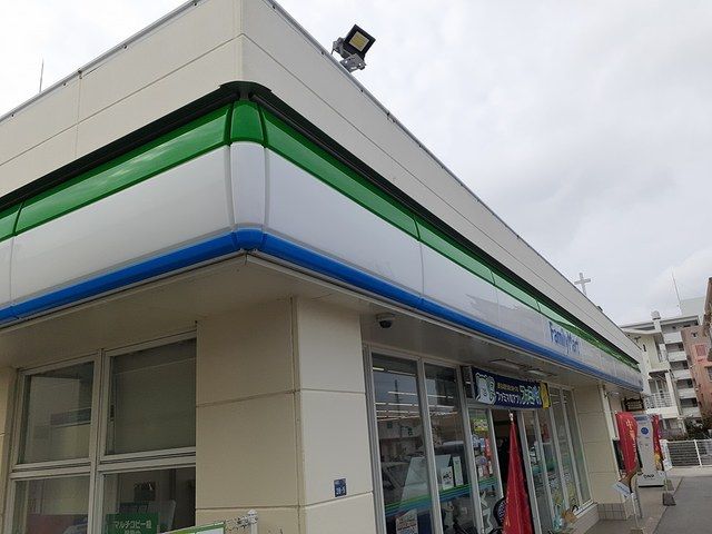 近くのファミリーマート真嘉比中央店まで151m(徒歩2分)