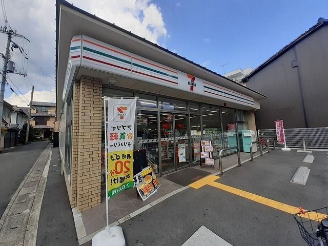 近くのセブン-イレブン 京都太秦大映まで350m(徒歩5分)