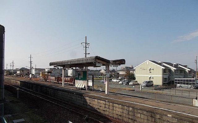 近くの伊勢鉄道玉垣駅まで1,400m（徒歩18分）