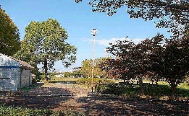 近くの石垣池公園まで1,800m（徒歩23分）