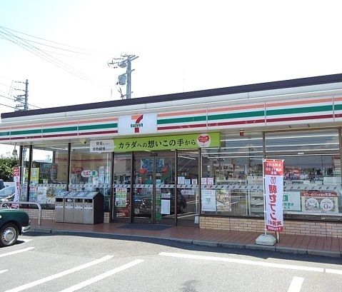 近くのコンビニまで400m（徒歩5分）