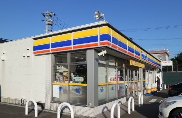 近くのミニストップ多賀城高橋店まで450m（徒歩6分）