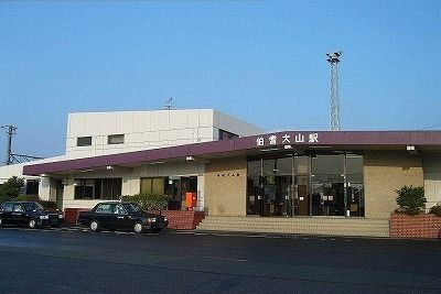 近くの駅まで2,900m（徒歩37分）
