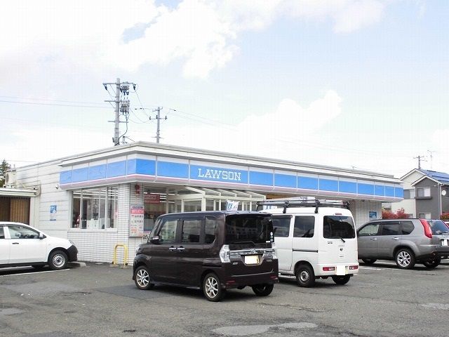 近くのローソンまで140m（徒歩2分）