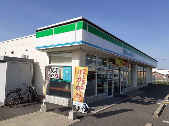 近くのファミリーマート様まで860m（徒歩11分）