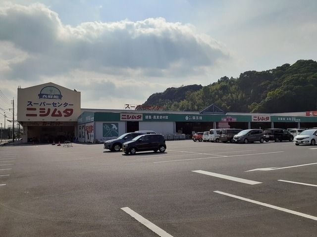 近くのニシムタ志布志店まで2,800m（徒歩35分）