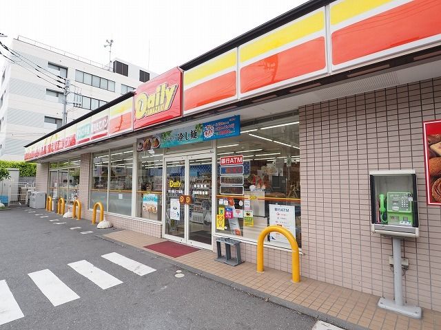 近くのデイリーヤマザキまで300m（徒歩4分）