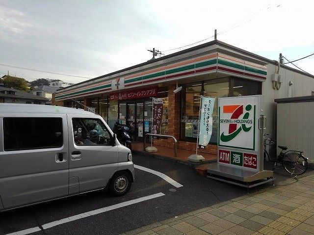 近くのセブンイレブン横浜片吹店まで412m（徒歩6分）