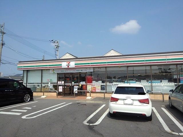 近くのセブンイレブン丸亀柞原町店まで750m（徒歩10分）