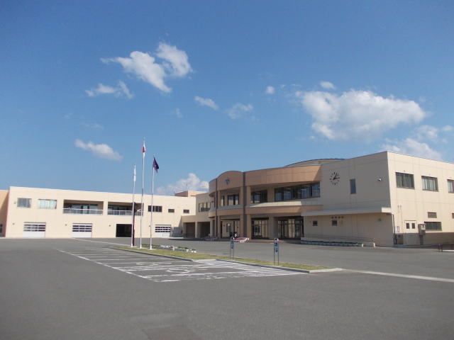 近くの横手市立横手北中学校まで900m（徒歩12分）