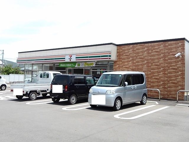 近くのセブンイレブン串間本町店まで600m（徒歩8分）