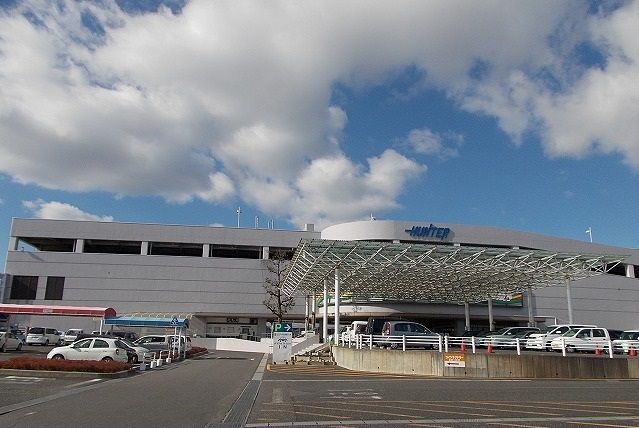 近くのスーパーまで270m（徒歩4分）