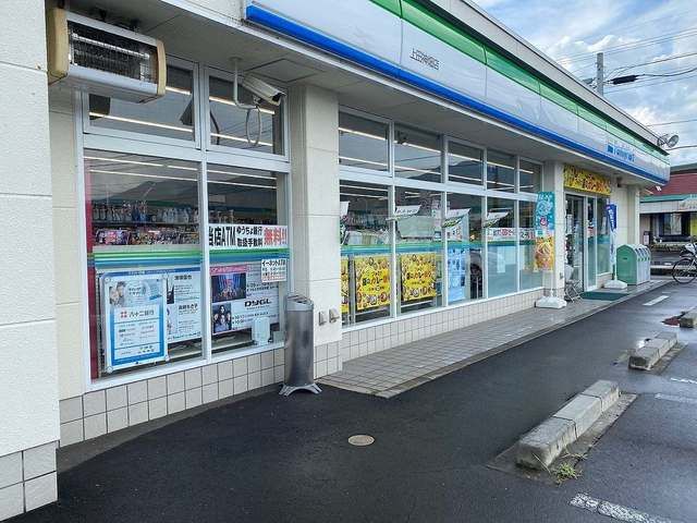 近くのファミリーマート上田神畑店まで1,500m(徒歩19分)