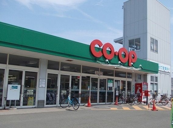 近くのスーパーまで1,800m（徒歩23分）