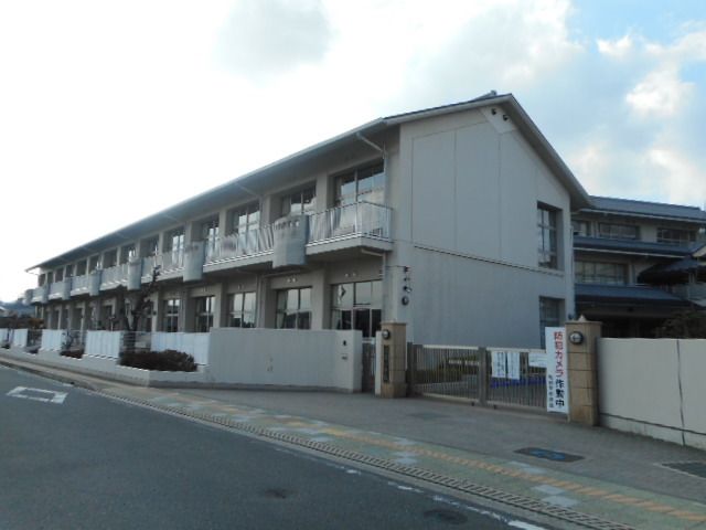 近くの藤並小学校様まで550m（徒歩7分）