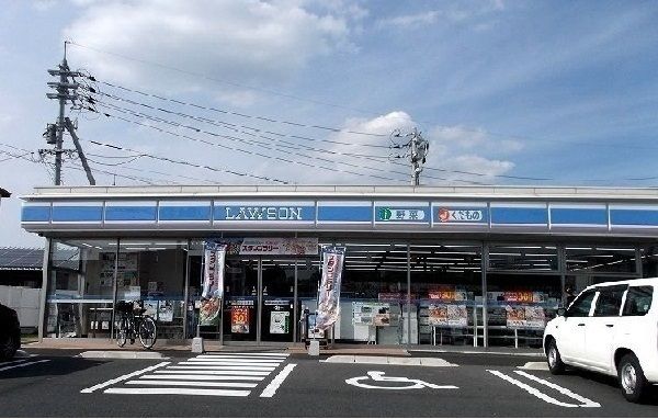 近くのローソン松江ガーデンコート店まで180m（徒歩3分）