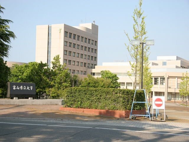近くの富山県立大学まで2,300m(徒歩29分)