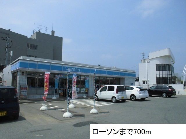 近くのコンビニまで700m（徒歩9分）