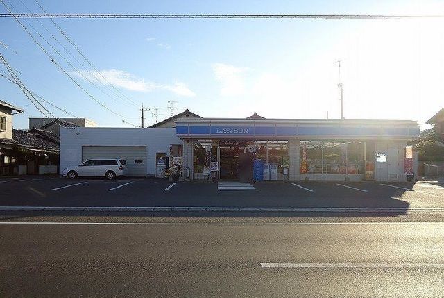 近くのローソン弓ヶ浜店まで270m（徒歩4分）