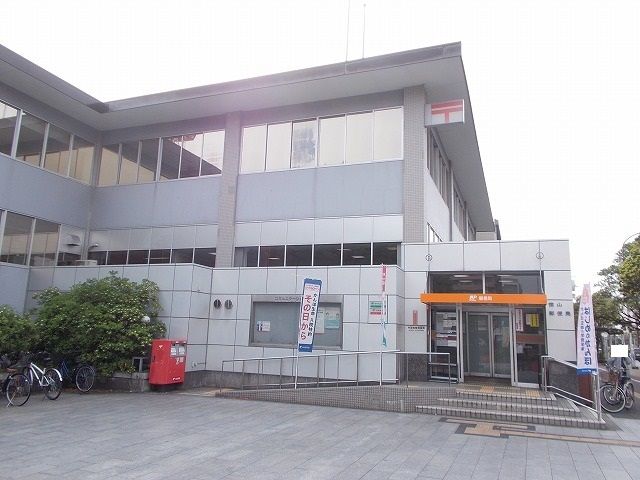 近くの徳山郵便局まで950m（徒歩12分）