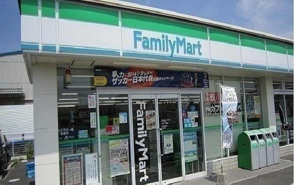 近くのファミリーマート松江東津田店まで1,700m(徒歩22分)