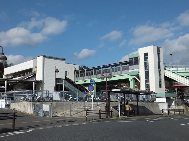 近くの駅まで2,040m（徒歩26分）