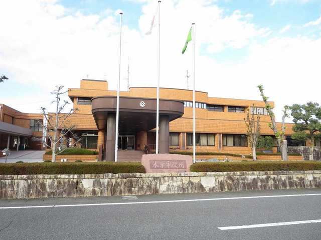 近くの本巣市役所本庁舎まで1,000m(徒歩13分)