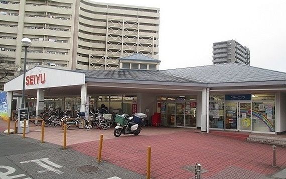 近くの西友 南浦和店まで900m(徒歩12分)