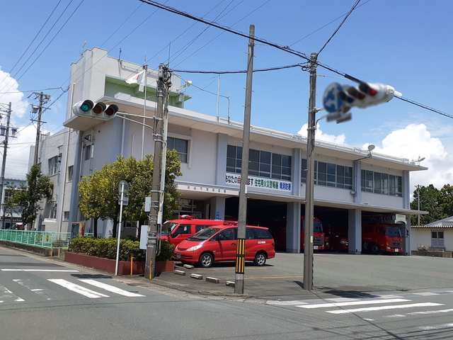 近くの浜松市消防局南消防署まで42m(徒歩1分)