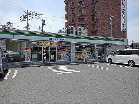 近くのファミリーマートまで400m（徒歩5分）