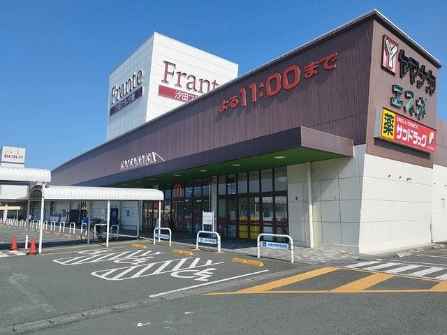 近くのヤマナカまで800m（徒歩10分）