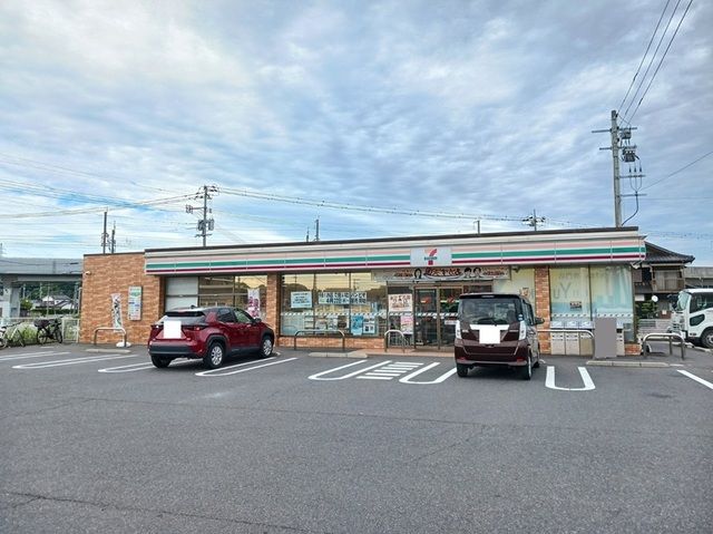 近くのセブンイレブン周南桜木店まで500m（徒歩7分）
